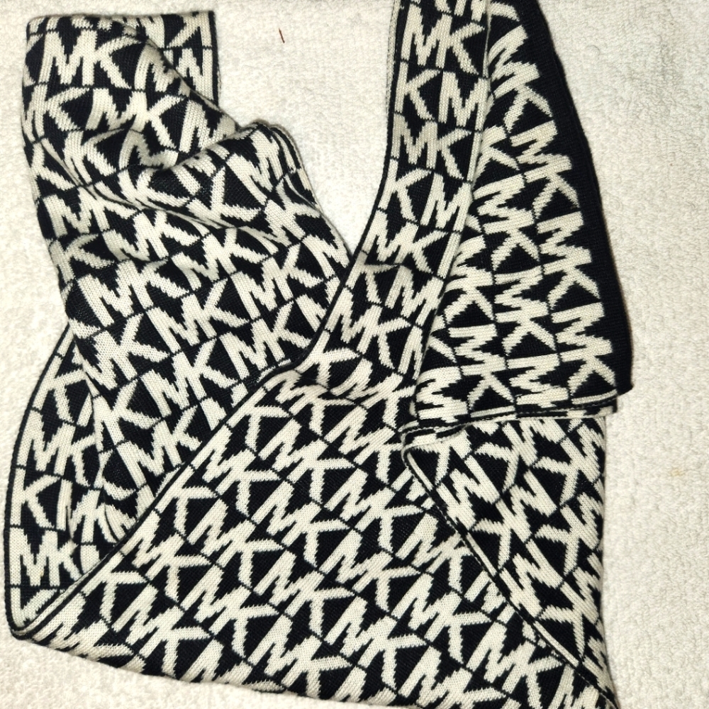Micheal Kors Unisex scarf